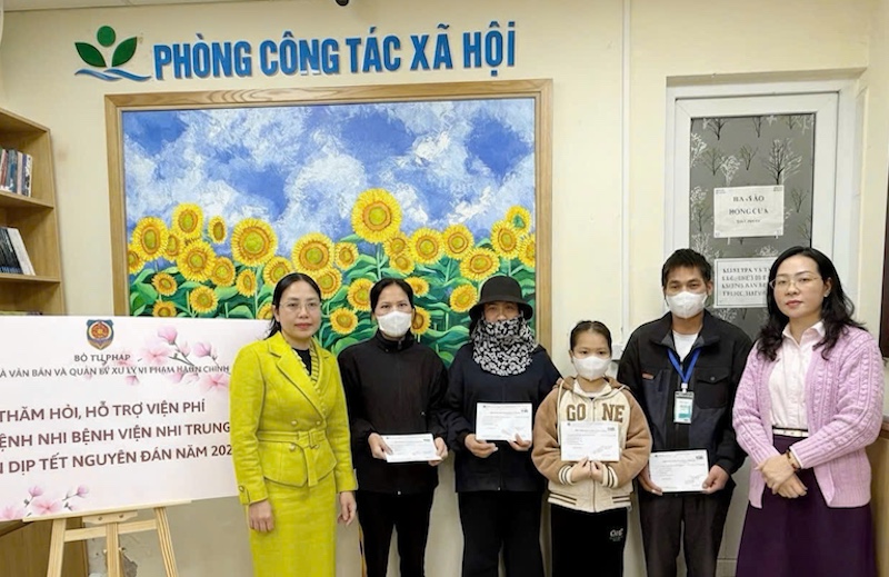 Cục KTVB&QLXLVPHC chia sẻ yêu thương nhân dịp Tết đến Xuân về